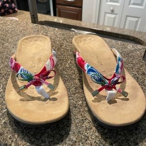 New in box Vionic sandals! Size 7